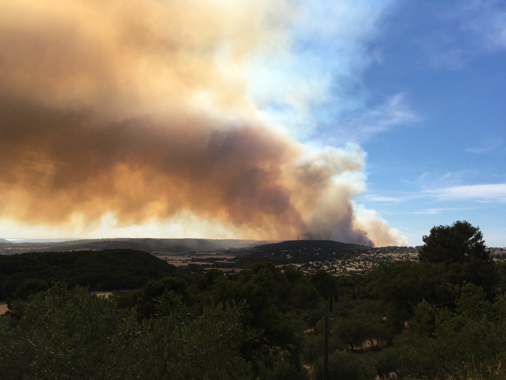 Incendie de Saint-Cannat (15/07/2017). Photo: Faby (Twitter)